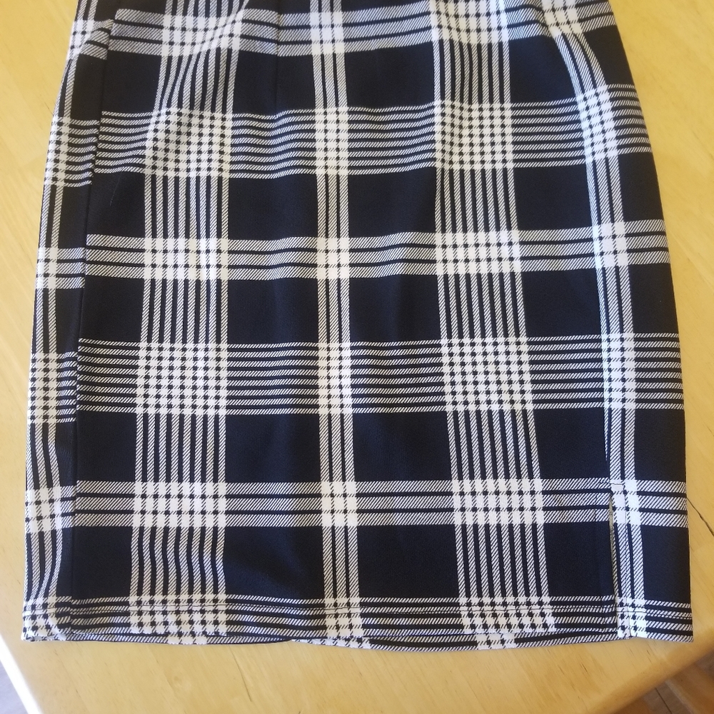 Black and white plaid short skirt